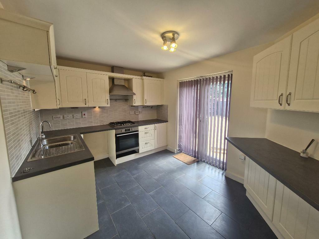 3 bedroom semidetached house for rent in Wood Green Close, Desborough