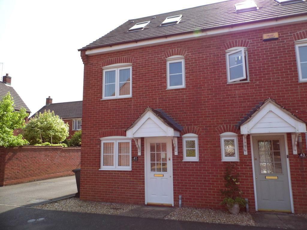 3 bedroom semidetached house for rent in Gapstile Close, Desborough