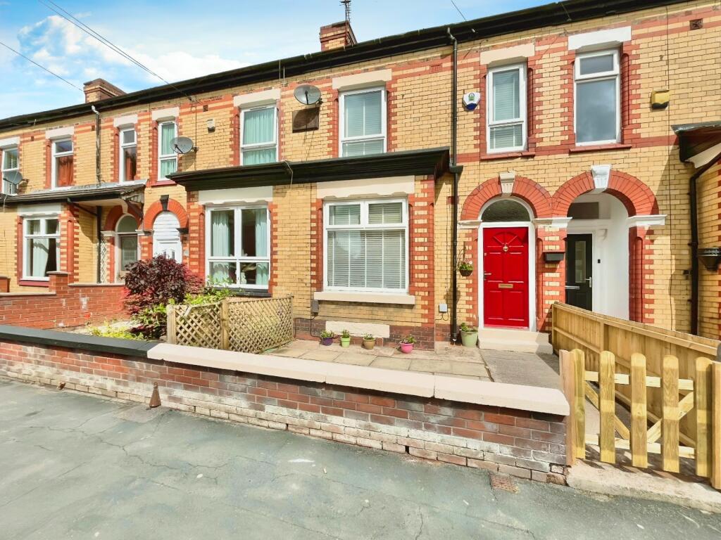 2 bedroom terraced house for sale in Hardcastle Road, Edgeley