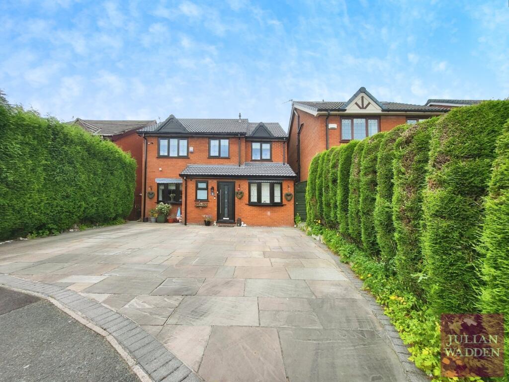 5 bedroom detached house