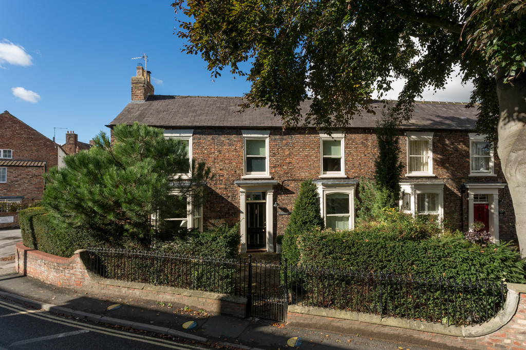 3 bedroom end of terrace house for sale in Little Lane, Easingwold, YO61