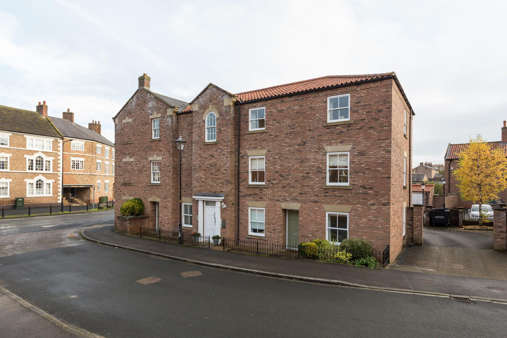 2 bedroom apartment for sale in Wilkinsons Court, Easingwold, YO61