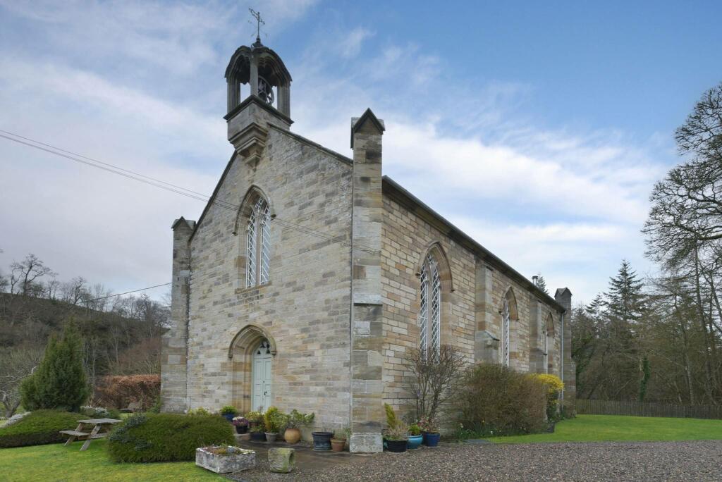 4 bedroom detached house for sale in Shillinghill Temple Village