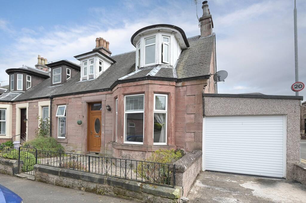 Main image of property: 18 Fenton Street, Alloa, FK10 2DU