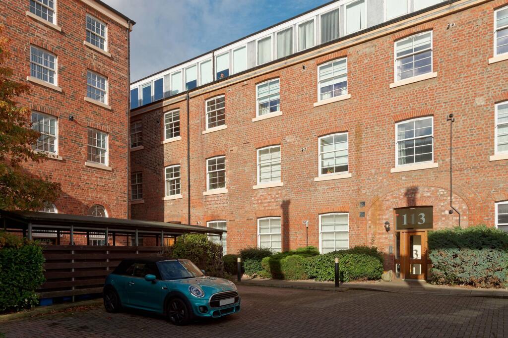 Main image of property: Flat 2/1 111 Cook Street, Glasgow, G5 8JQ