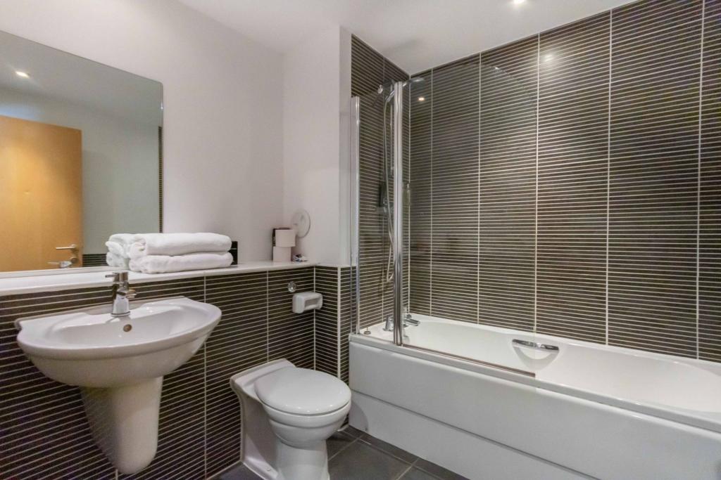 2 bedroom flat for sale in 7/22 Western Harbour View, Newhaven