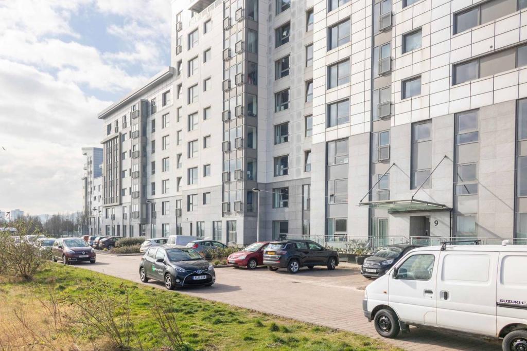 2 bedroom flat for sale in 7/22 Western Harbour View, Newhaven