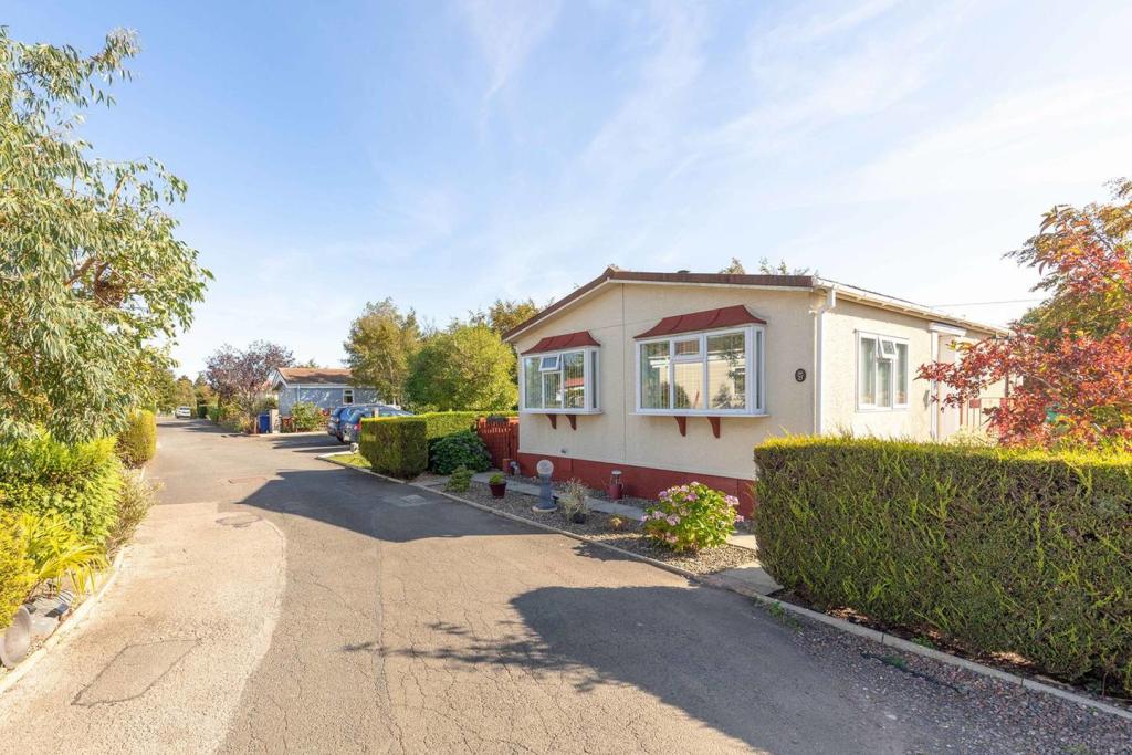 Park home for sale in Nivensknowe Parks Ltd, Loanhead, EH20 9PF, EH20