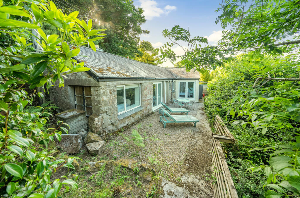 2 bedroom bungalow for sale in Lamorna, Penzance, Cornwall, TR19