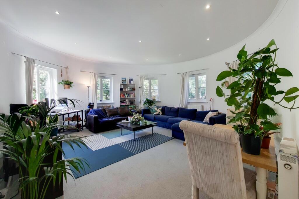 3 bedroom apartment for rent in Herbert Mews, London, SW2