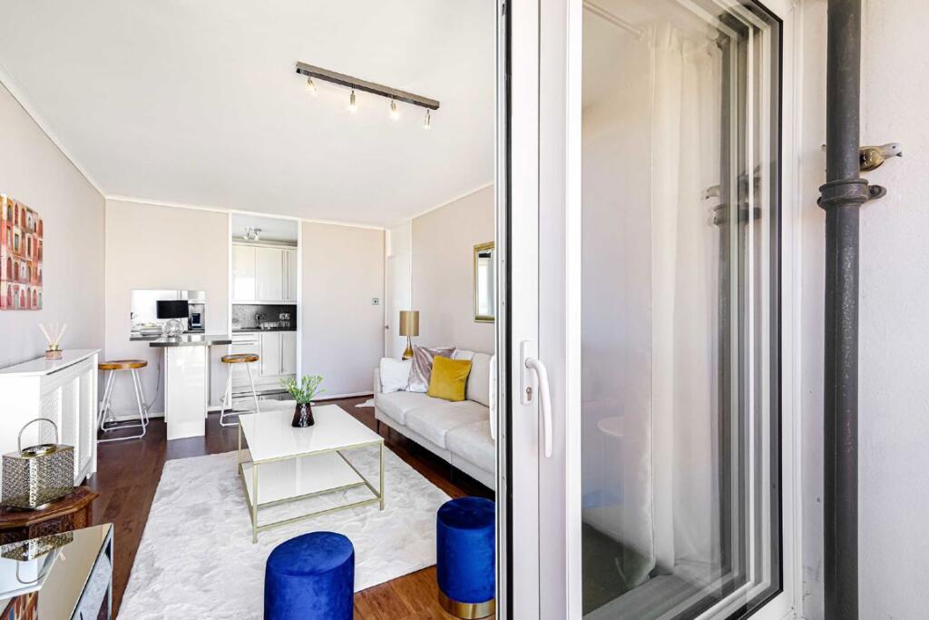 Main image of property: Stockwell Road, London