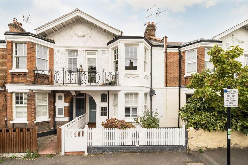 Main image of property: Dumbarton Road, Brixton Hill