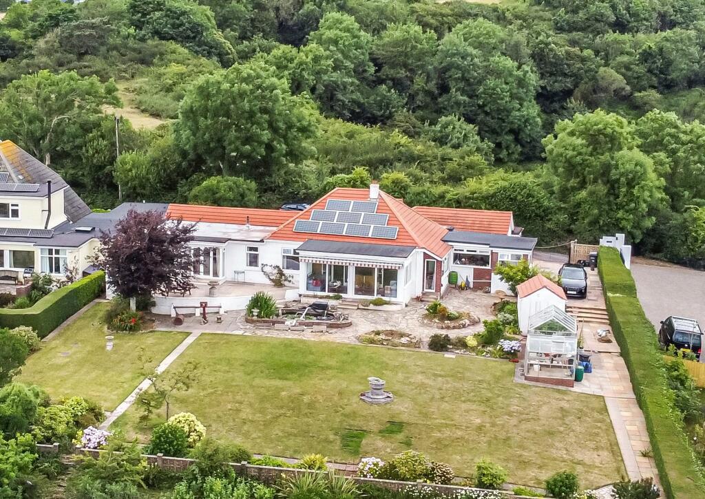 4 bedroom bungalow for sale in Whiteway Lane, Teignmouth Road