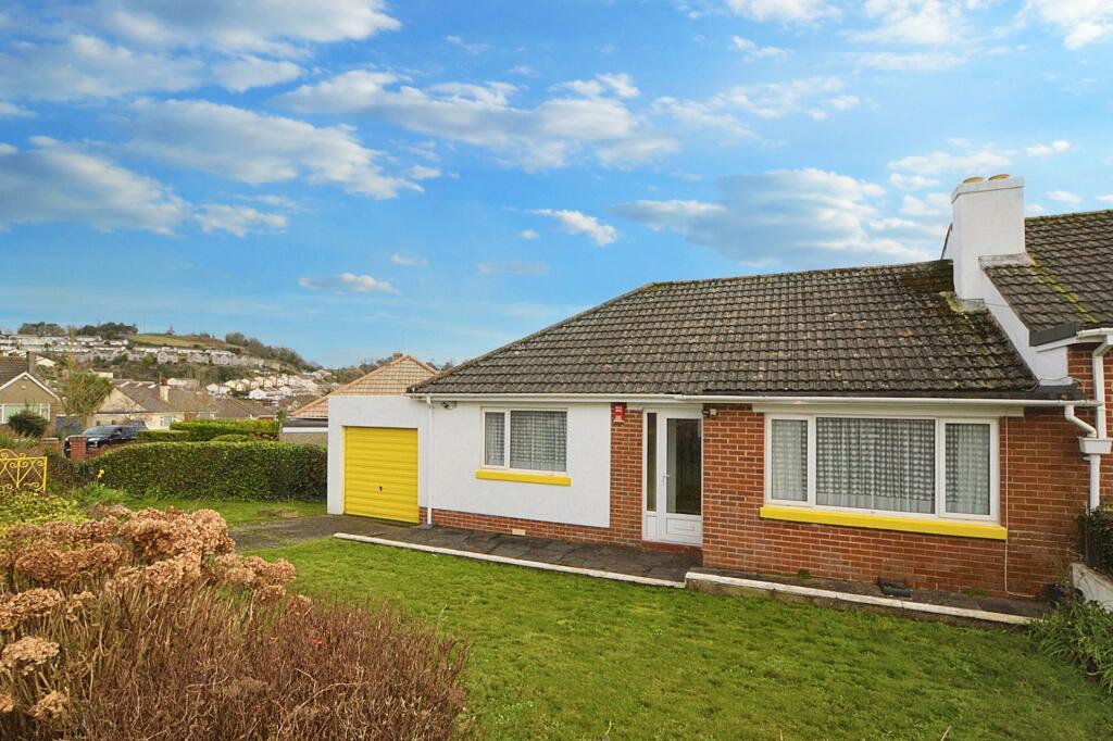 2 bedroom bungalow for sale in Golden Park Avenue, Park