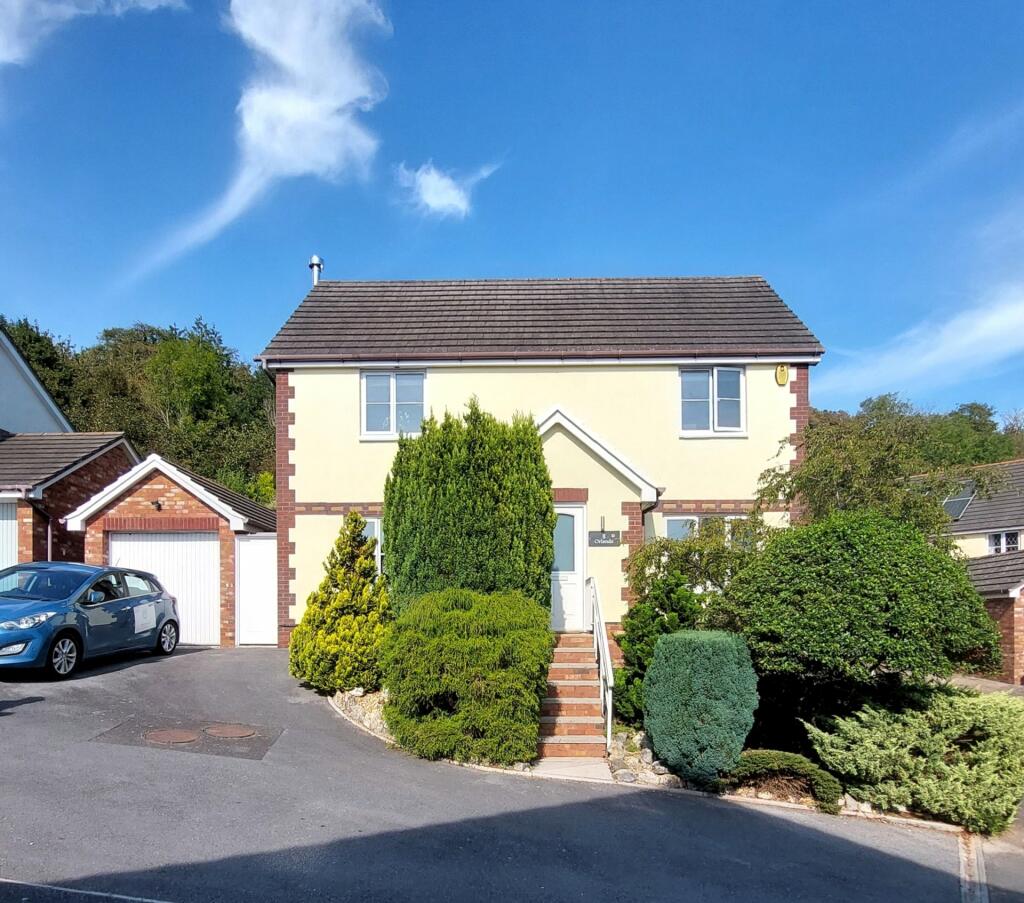 4 bedroom detached house for sale in Mallard Close, The Willows