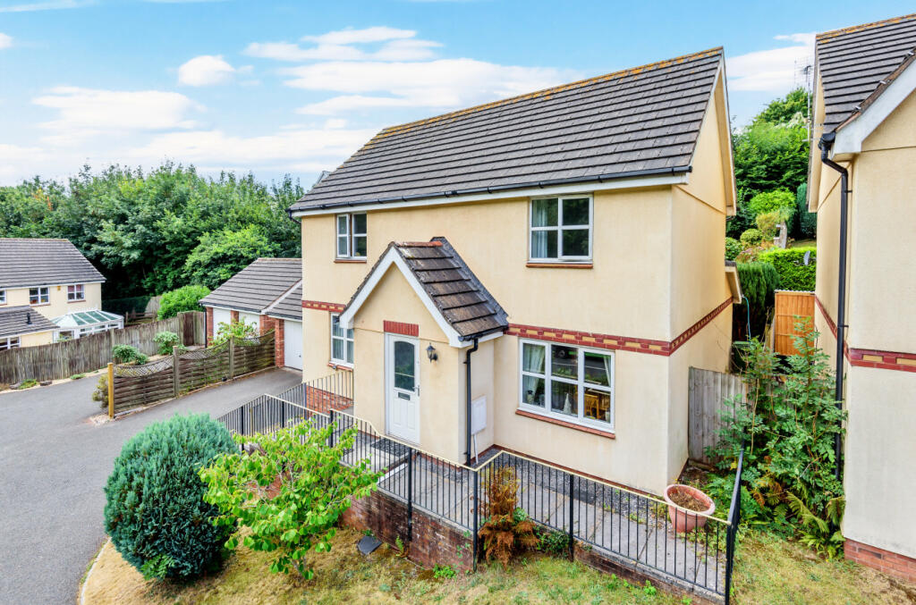 4 bedroom detached house for sale in Centenary Way, The Willows