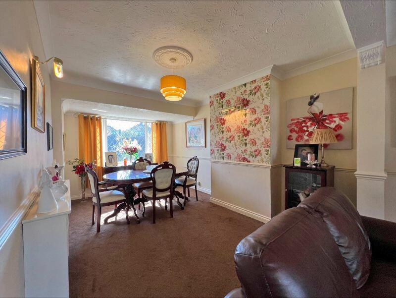 4 bedroom semidetached house for sale in Blakeley Avenue, CLAREGATE, WV6