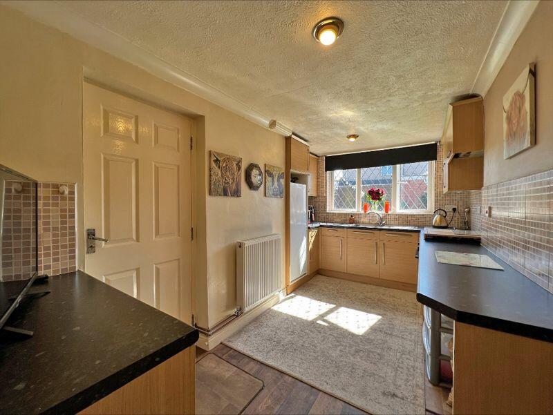 4 bedroom semidetached house for sale in Blakeley Avenue, CLAREGATE, WV6