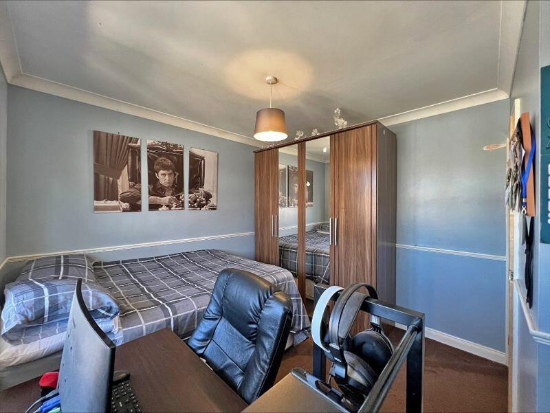 4 bedroom semidetached house for sale in Blakeley Avenue, CLAREGATE, WV6