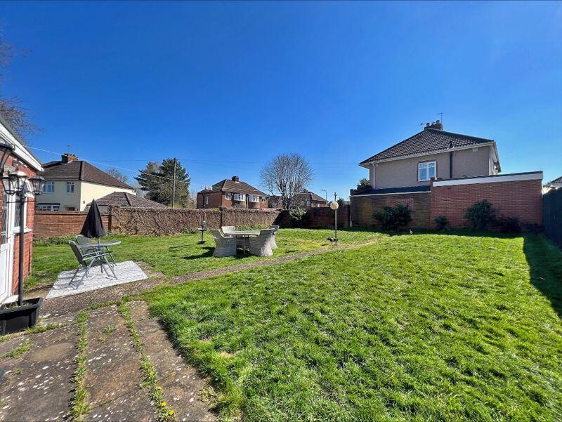 4 bedroom semidetached house for sale in Blakeley Avenue, CLAREGATE, WV6