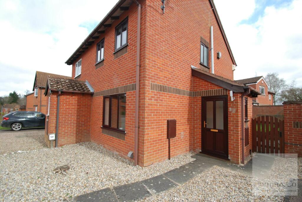 2 bedroom semidetached house for rent in Anson Close, Norwich, NR9