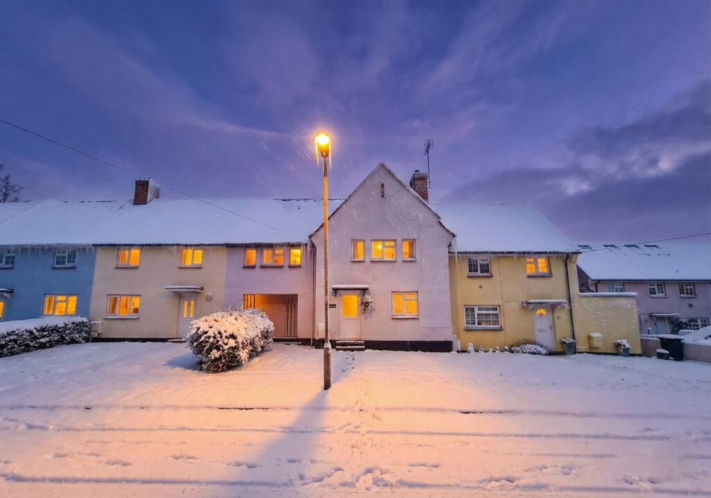 Main image of property: Weaverhead Close, Thaxted, Dunmow, Essex, CM6