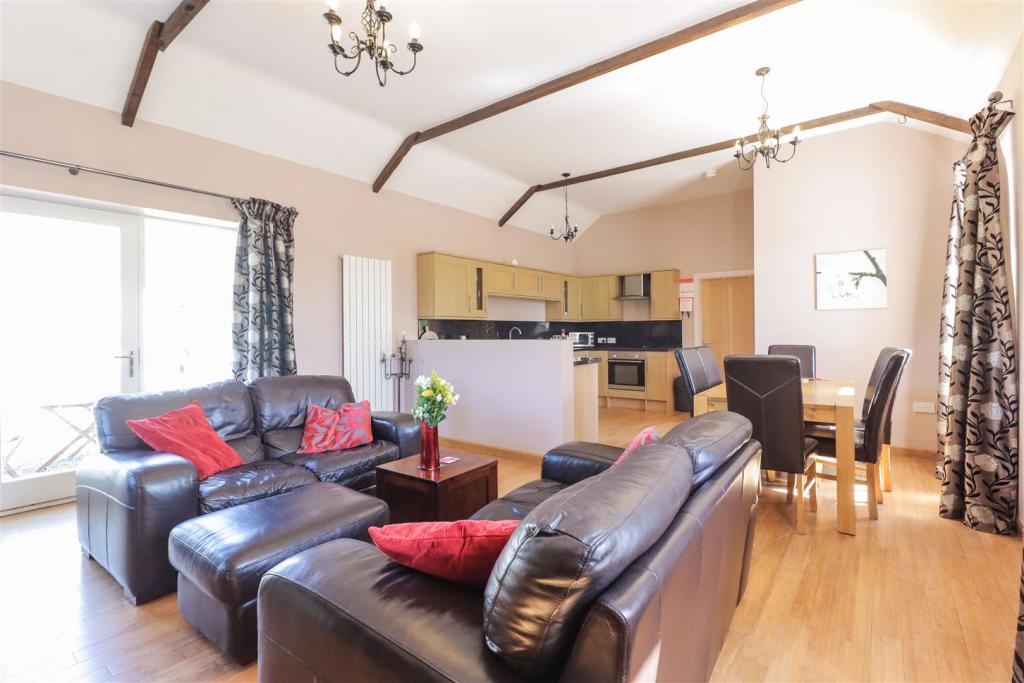 4 bedroom detached house for sale in Aln Valley Holiday Cottages