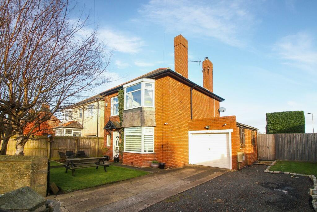3 bedroom detached house for sale in Pegswood Village, Pegswood