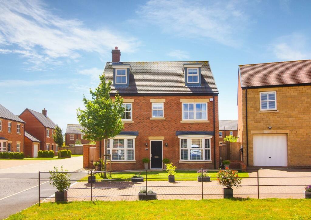 5 bedroom detached house for sale in Fairway Lane, Backworth, Newcastle