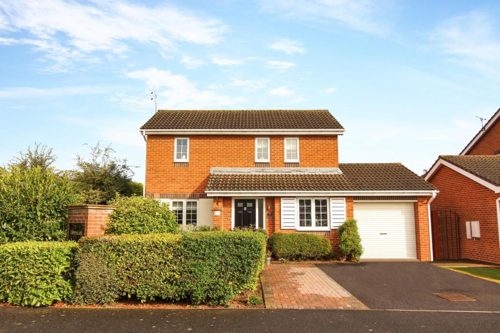 3 bedroom detached house for sale in Wylam Avenue, Holywell, NE25