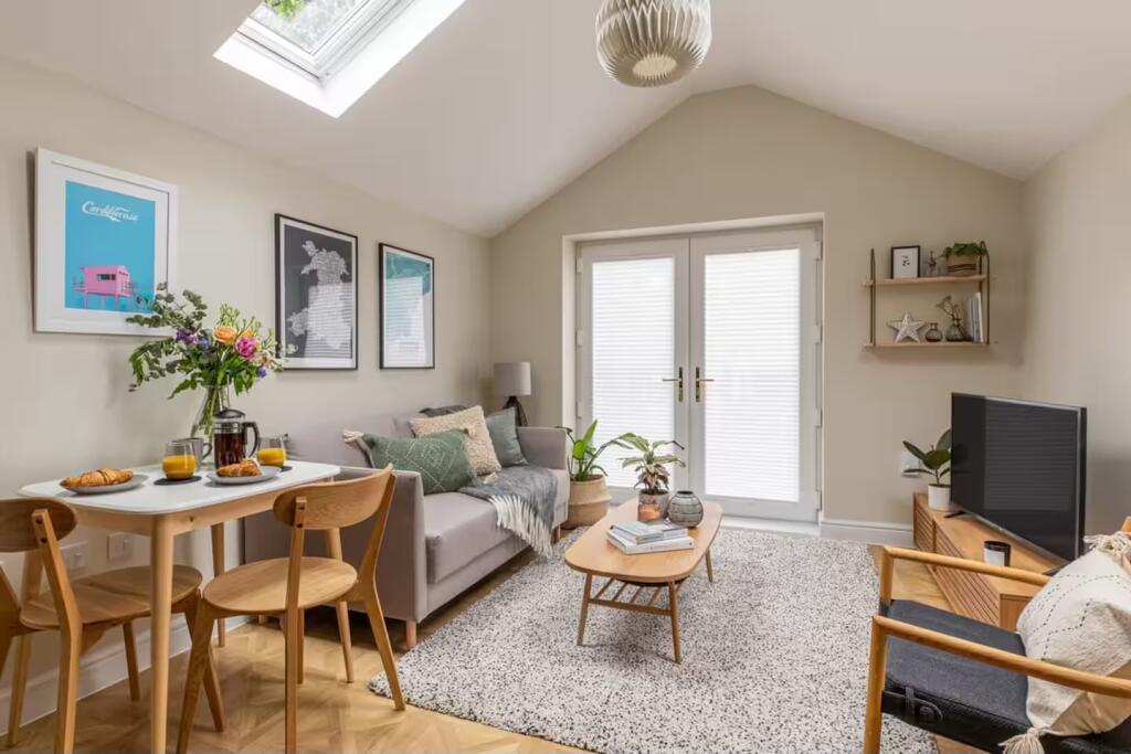 Main image of property: West Grove, Cardiff