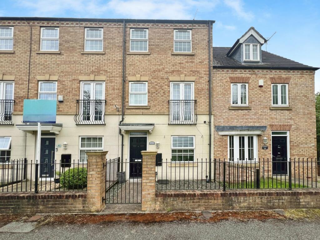 3 bedroom terraced house for rent in Blakeney Mews, Dinnington