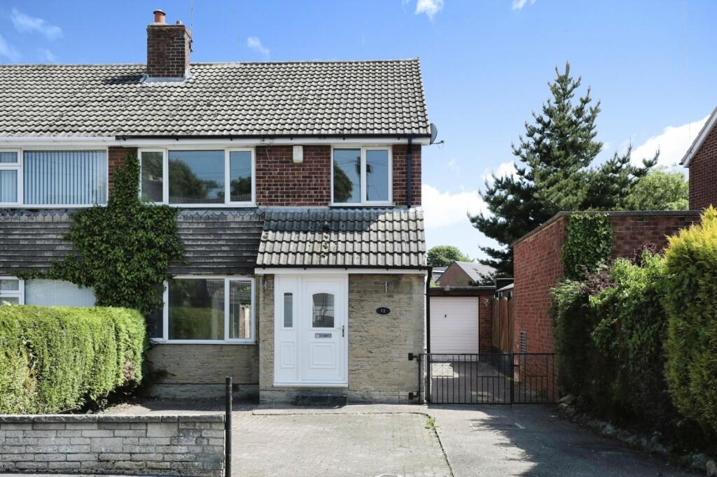 3 bedroom semidetached house for rent in Nursery Crescent, North