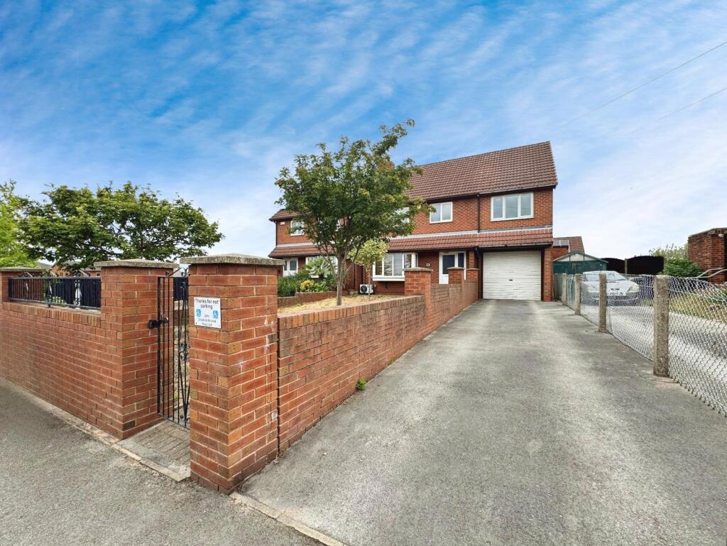 Main image of property: Doe Quarry Lane, Dinnington, Sheffield, South Yorkshire, S25