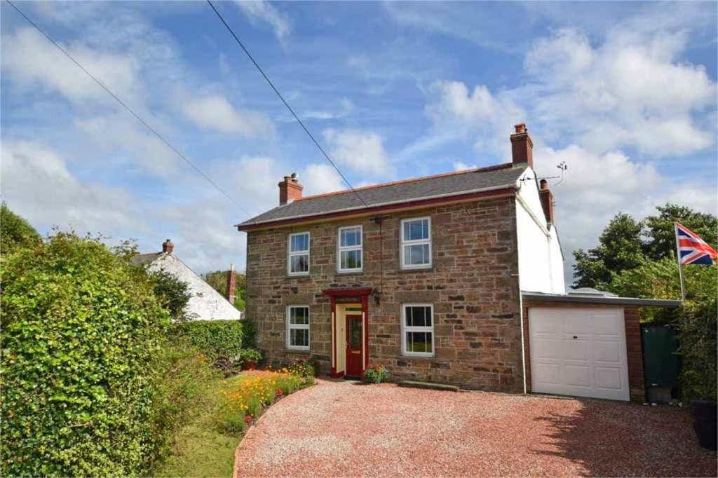 4 bedroom cottage for sale in CARHARRACK, Cornwall, TR16