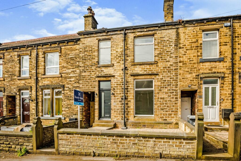 3 bedroom terraced house for rent in Frederick Street, Huddersfield, West Yorkshire, HD4