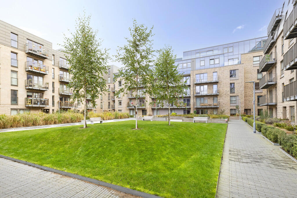 Main image of property: 16 (Flat 2) Hughes Close, Canonmills, Edinburgh, EH7 4FY
