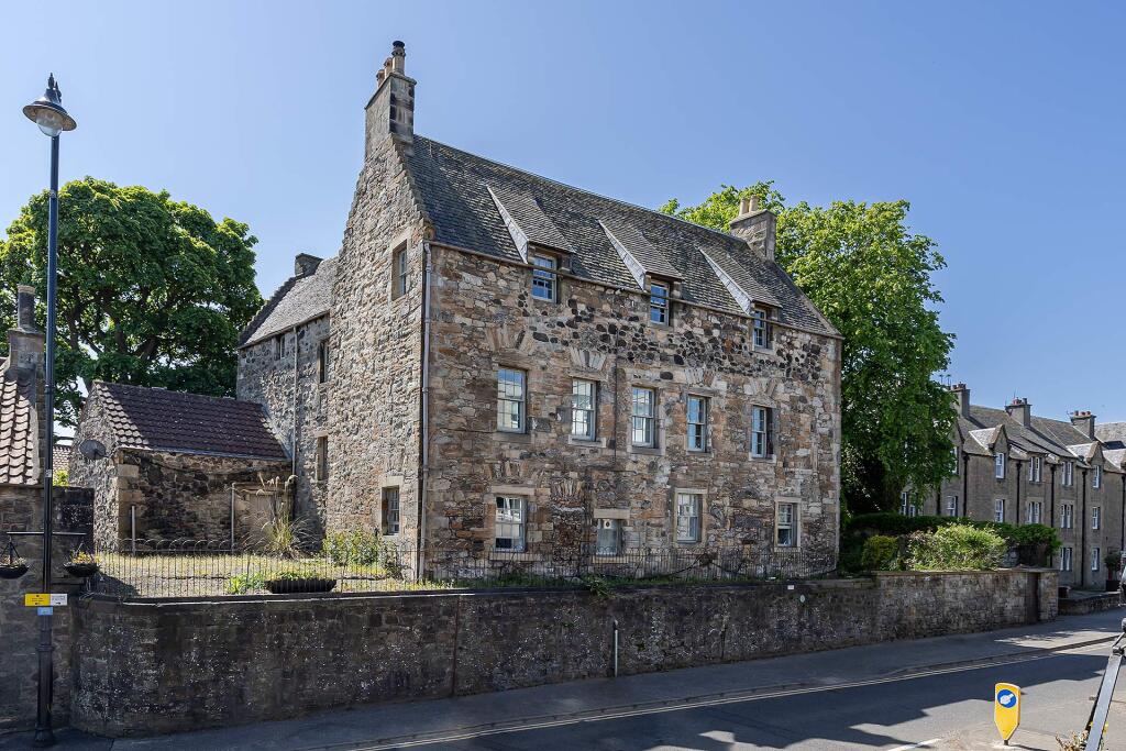 Main image of property: Second Floor Flat, West Port House, Preston Road, Linlithgow, EH49 7AX