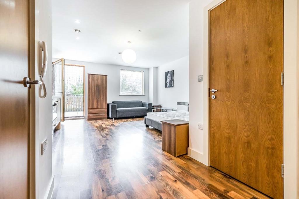 Studio apartment for rent in Cypress Place, Green Quarter