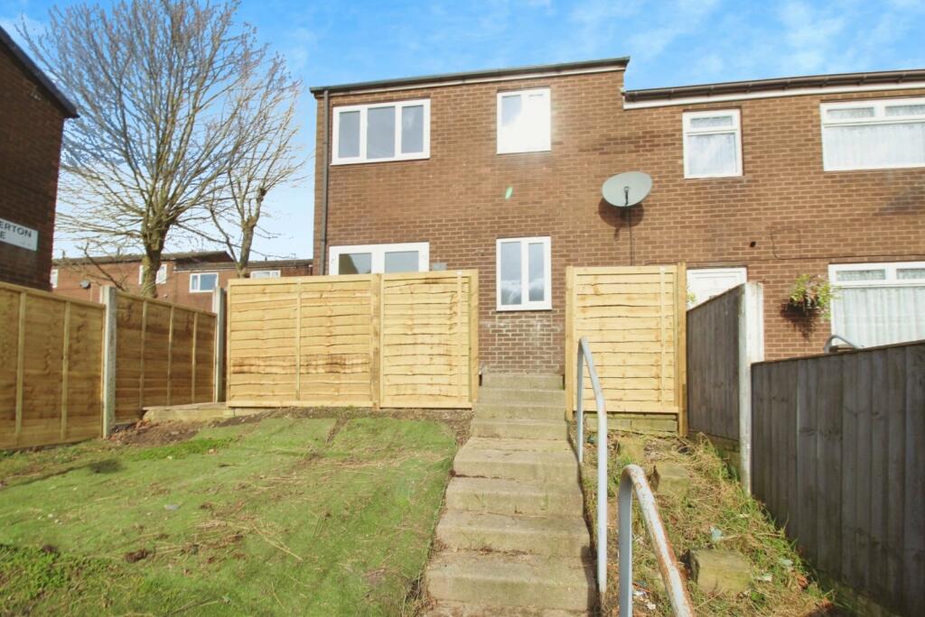 3 bedroom semi-detached house for rent in Dulverton Close, Leeds, West Yorkshire, LS11