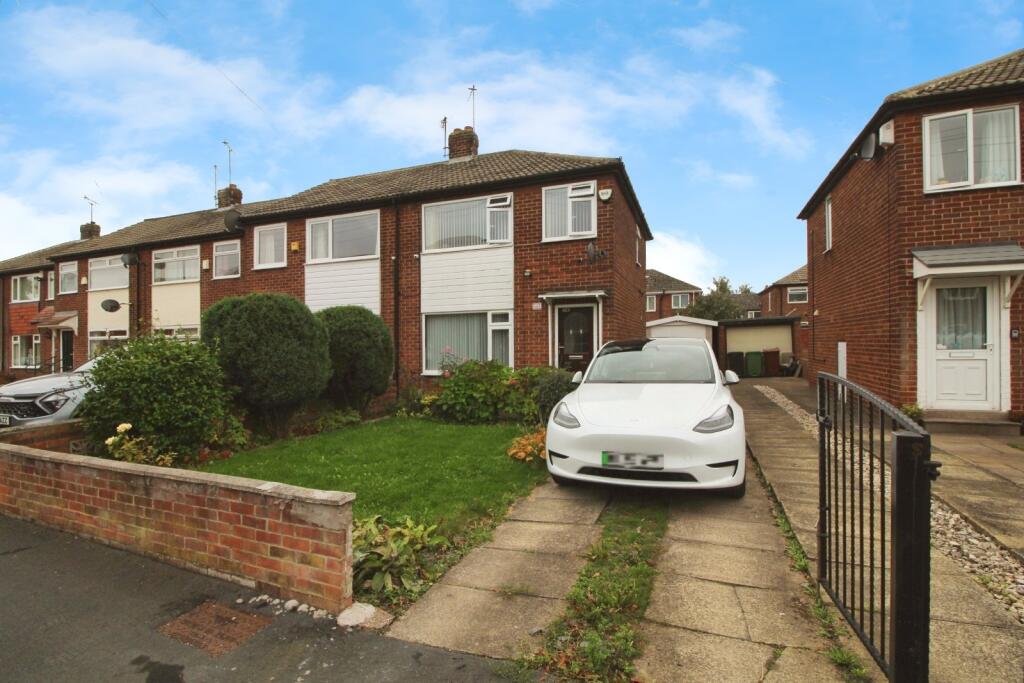 Main image of property: Springfield Avenue, Morley, Leeds, West Yorkshire, LS27