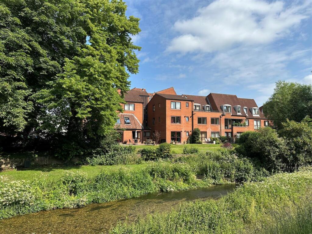 Main image of property: South Street, Farnham