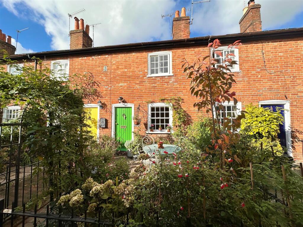 Main image of property: Lowndes Buildings, Castle Street, Farnham