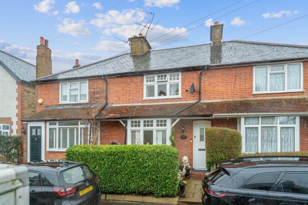 2 bedroom terraced house for sale in Lansdown Road, Chalfont St Peter