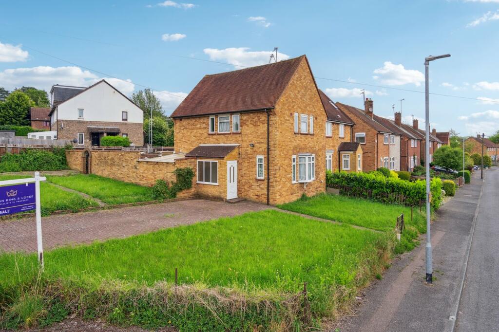 3 bedroom semidetached house for sale in Broadwater Gardens, Harefield