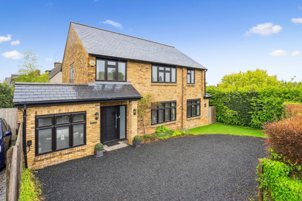 4 bedroom detached house for sale in Nicol Road, Chalfont St Peter, SL9