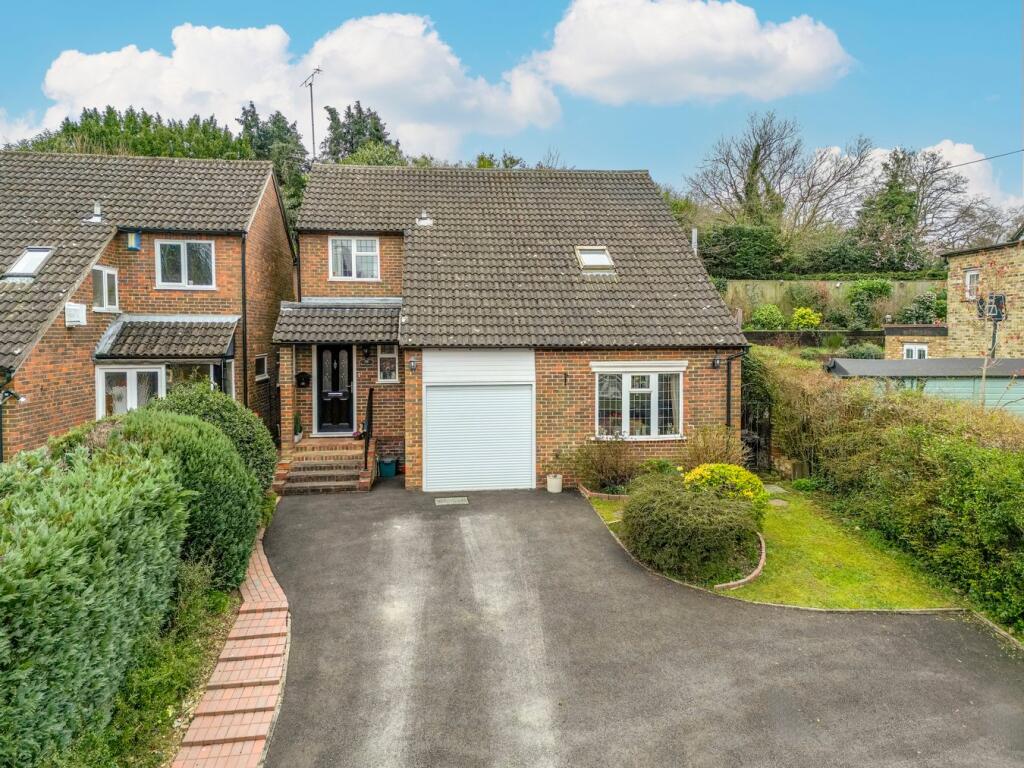 Main image of property: Cleland Road, Chalfont St Peter, Gerrards Cross, SL9