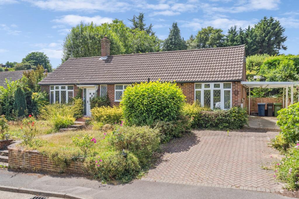 Main image of property: Lambscroft Way, Chalfont St Peter, Gerrards Cross, SL9