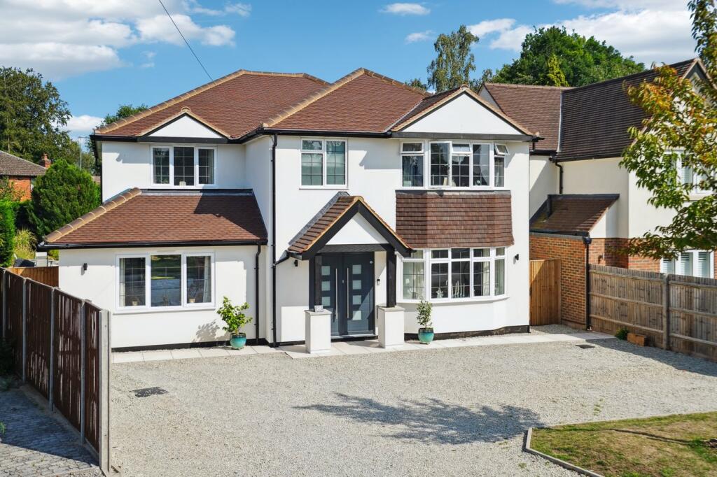 Main image of property: Monument Lane, Chalfont St Peter, Gerrards Cross, SL9