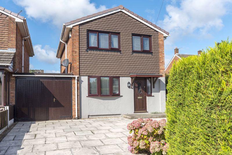 3 bedroom detached house for sale in Grove Mead, Maghull, L31